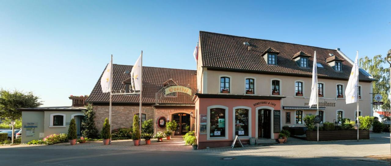 Akzent Hotel Franziskaner Dettelbach Bagian luar foto