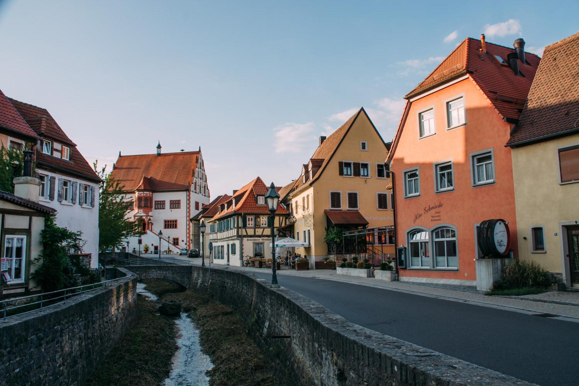 Akzent Hotel Franziskaner Dettelbach Bagian luar foto